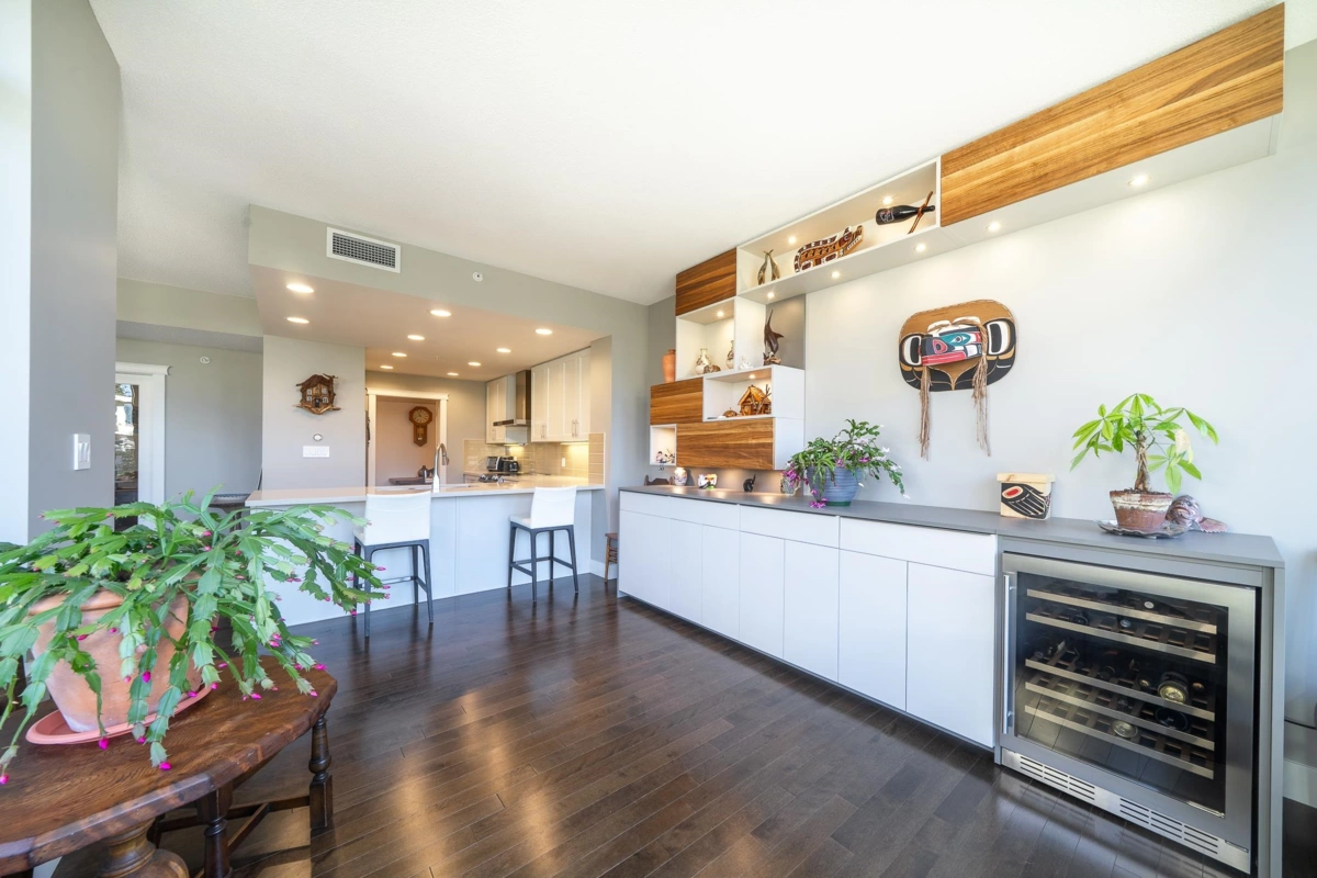 Backyard Photo of 1004 1415 Parkway Boulevard, Coquitlam, BC