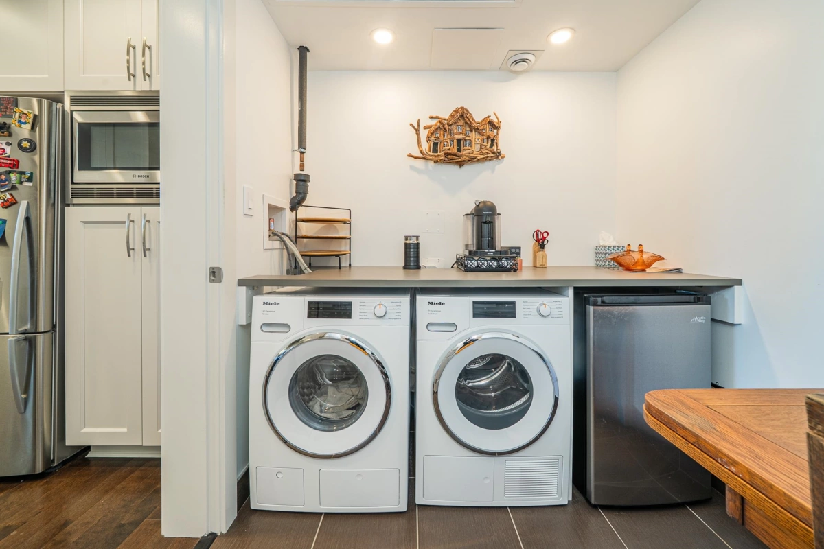 Garage Interior Photo of 1004 1415 Parkway Boulevard, Coquitlam, BC