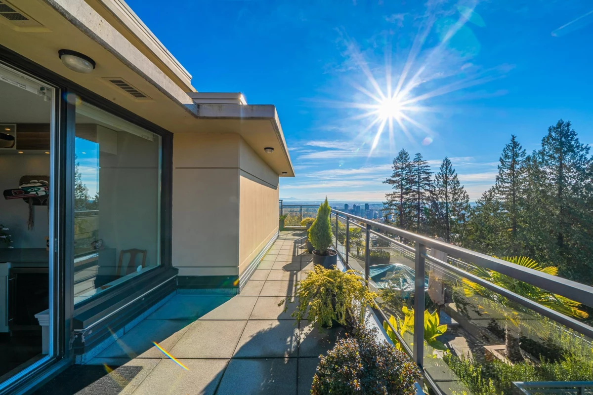 Hot Tub / Spa Photo of 1004 1415 Parkway Boulevard, Coquitlam, BC