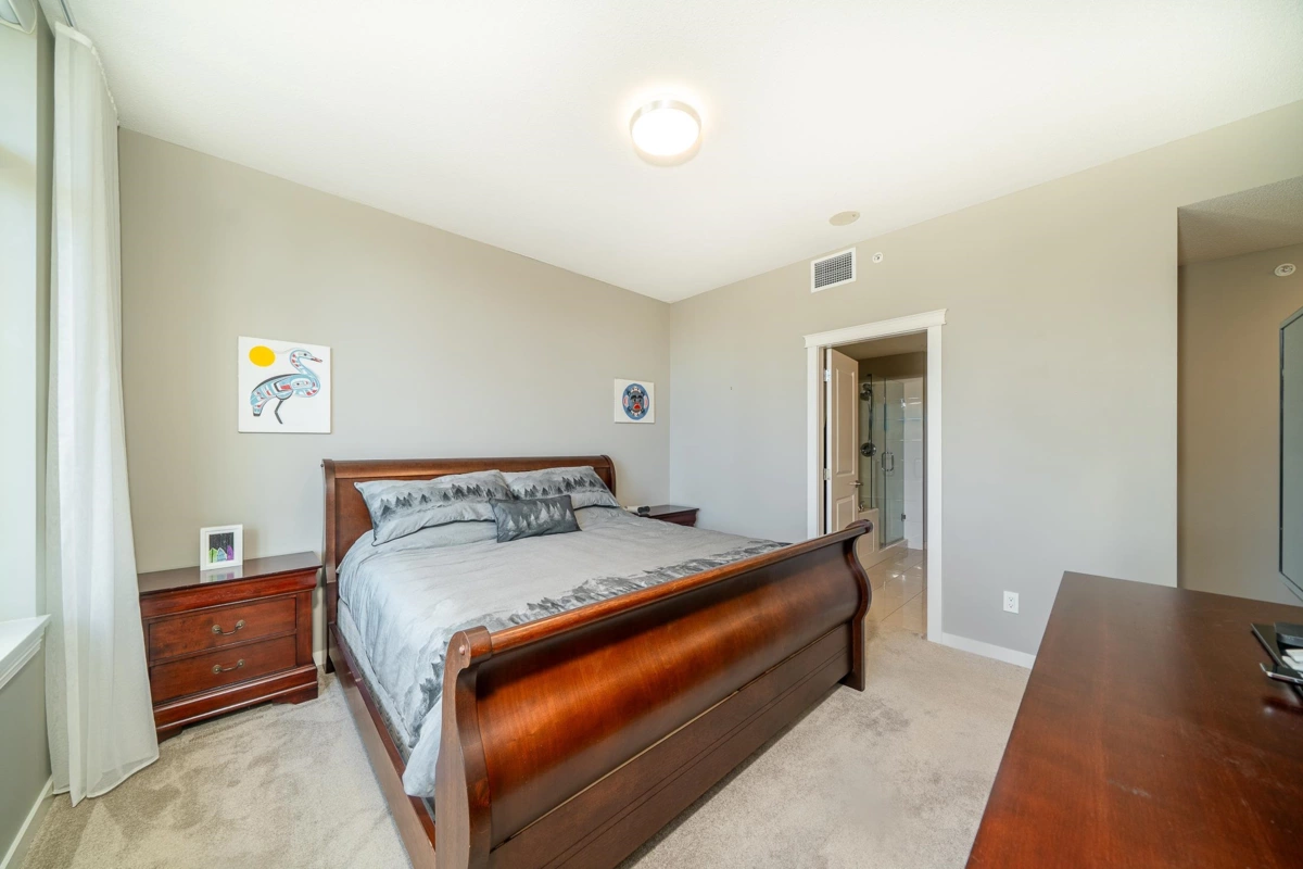 Kitchen Island Photo of 1004 1415 Parkway Boulevard, Coquitlam, BC