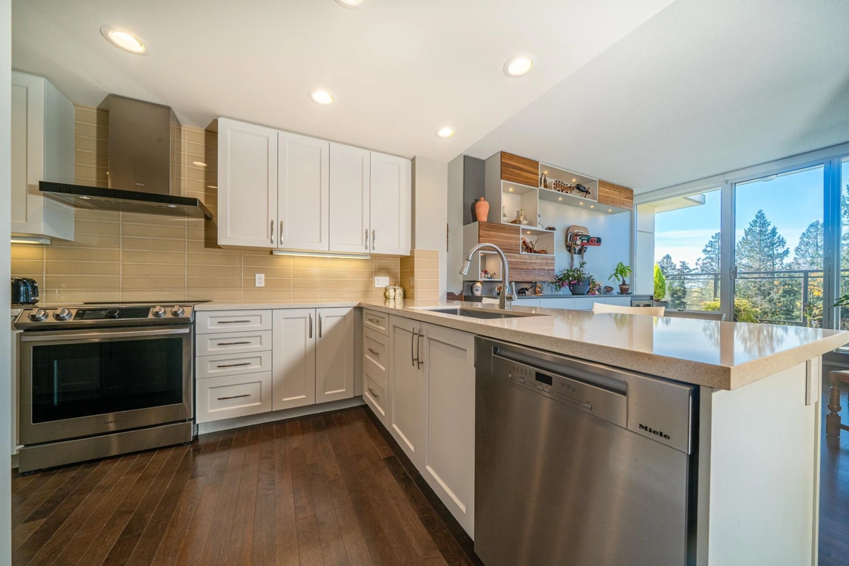 Staircase Photo of 1004 1415 Parkway Boulevard, Coquitlam, BC