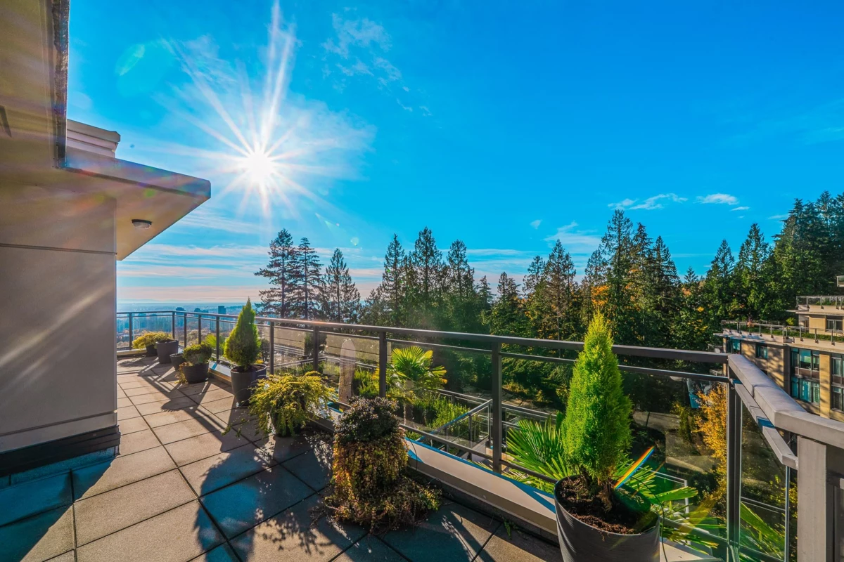 Swimming Pool Photo of 1004 1415 Parkway Boulevard, Coquitlam, BC