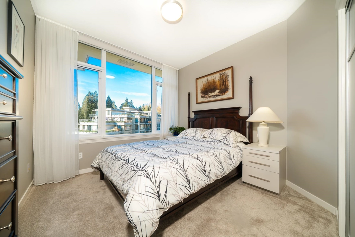 Walk-In Closet Photo of 1004 1415 Parkway Boulevard, Coquitlam, BC