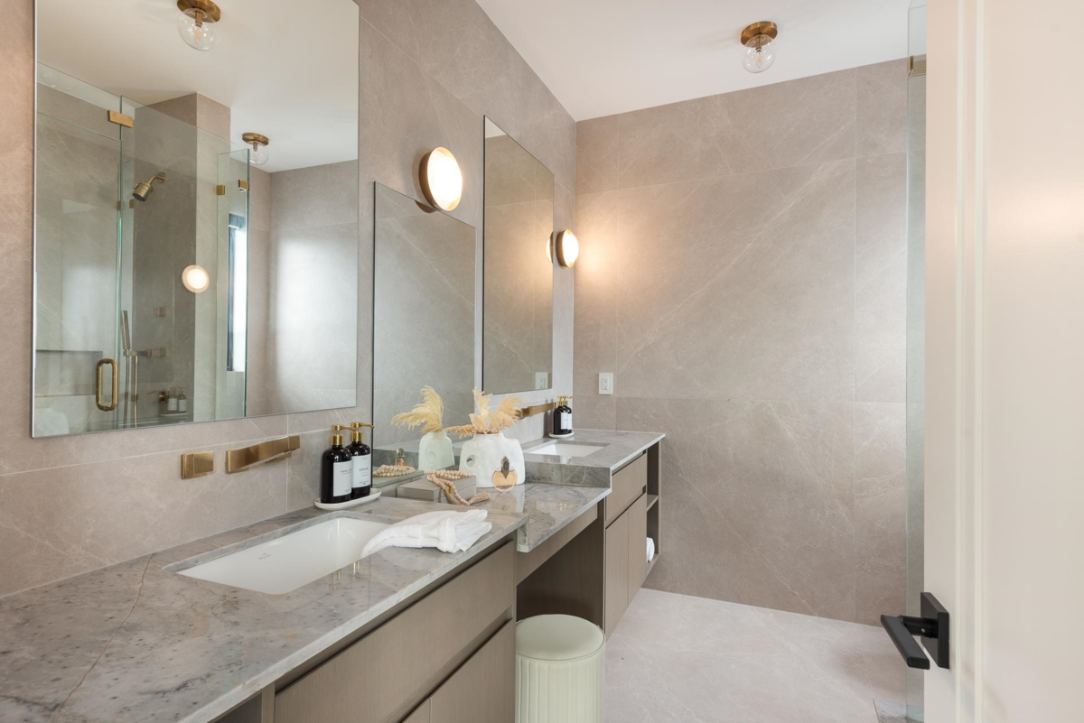 Basement Recreation Room Photo of 4413 Oxford Street, Burnaby, BC