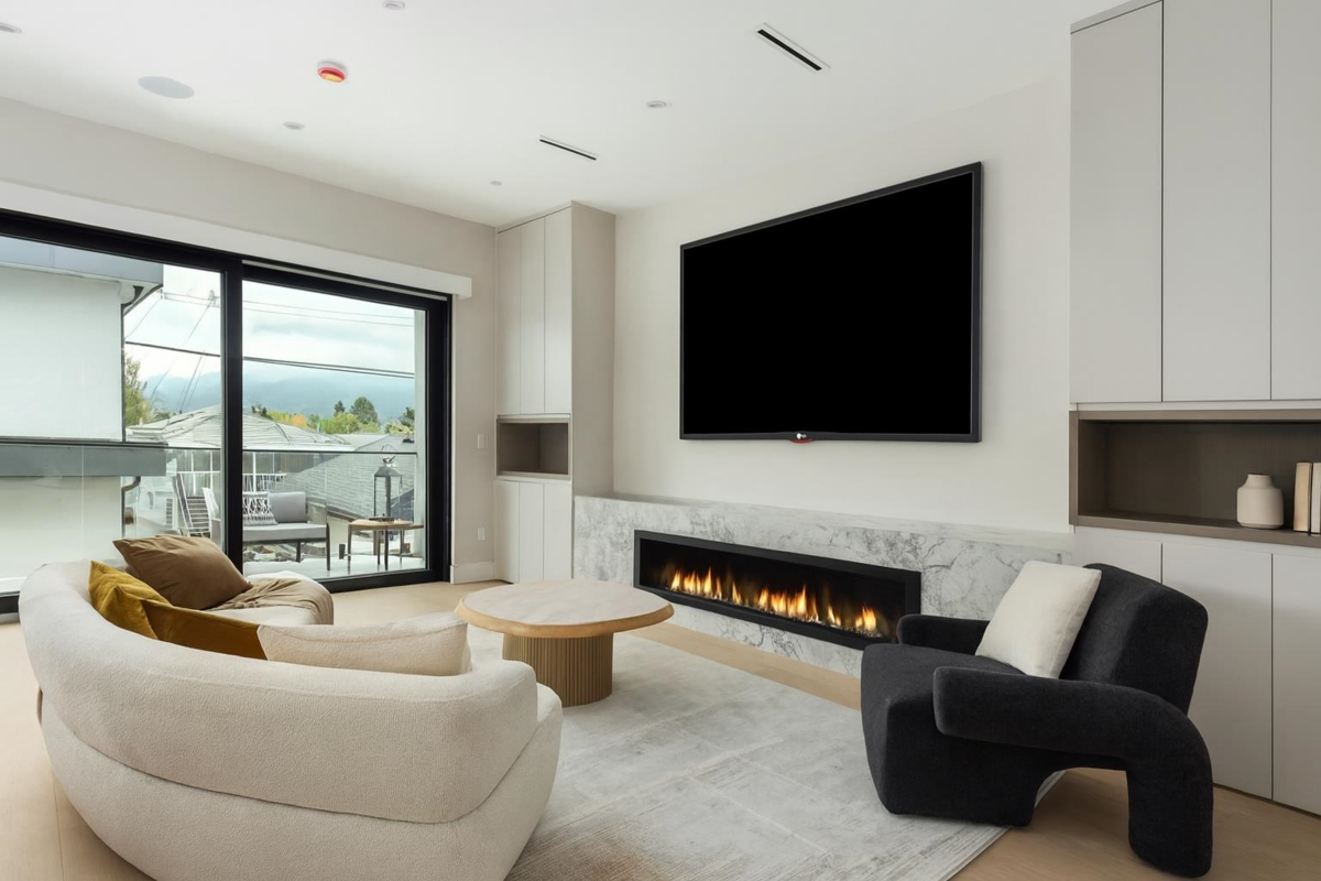 Breakfast Nook Photo of 4413 Oxford Street, Burnaby, BC