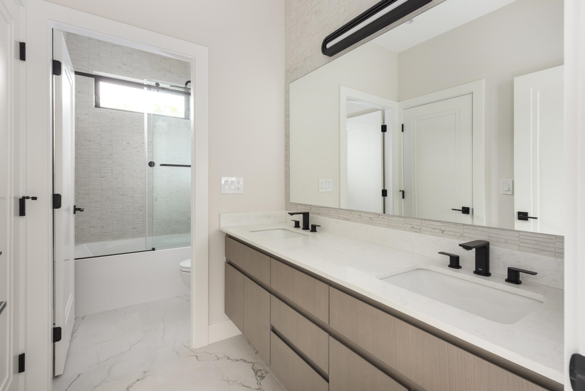 Entry Foyer Photo of 4413 Oxford Street, Burnaby, BC