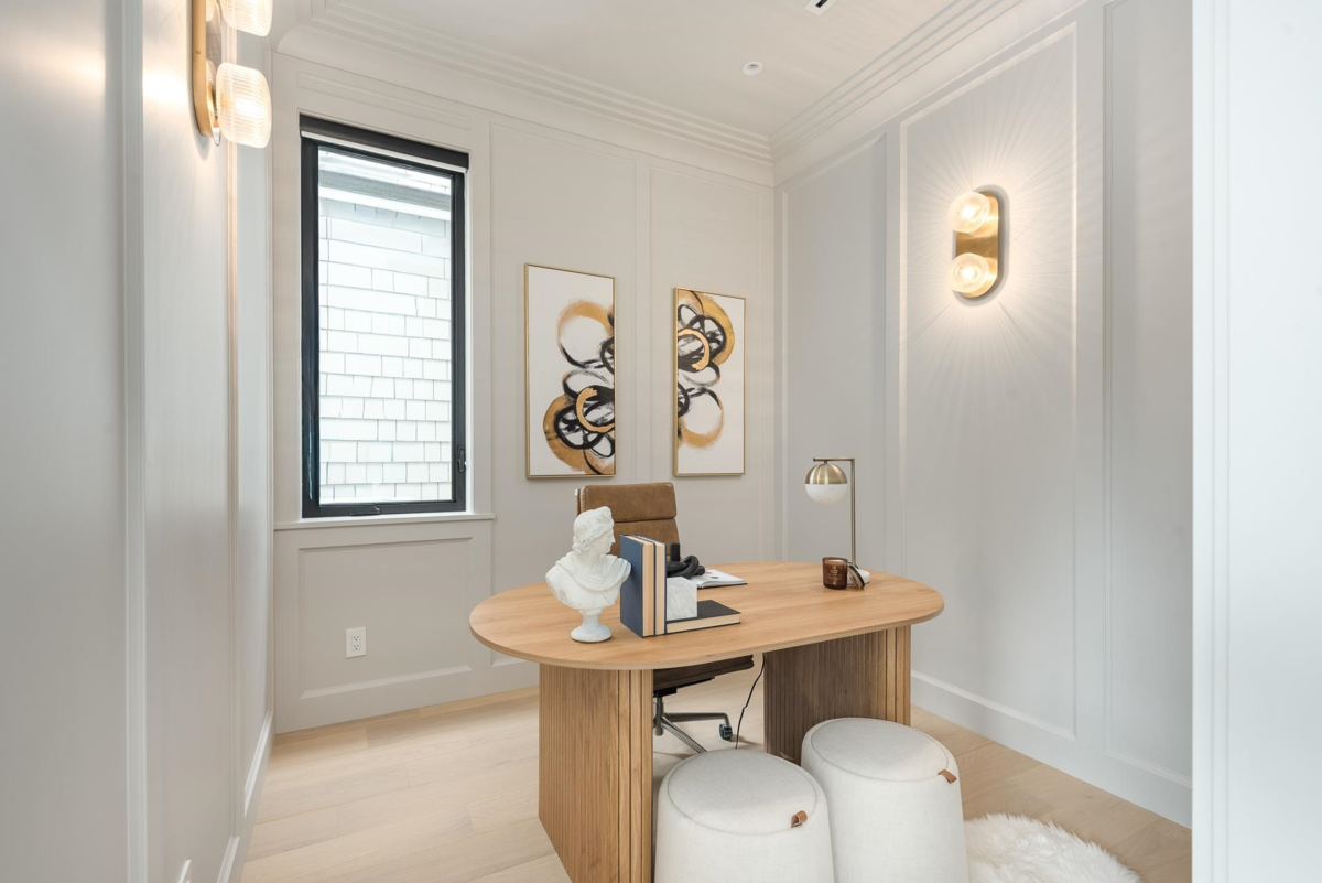 Walk-In Closet Photo of 4413 Oxford Street, Burnaby, BC