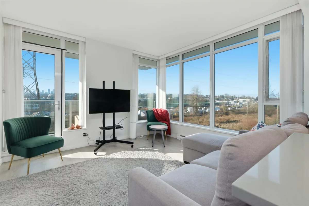 Dining Area Photo of 406 2388 Madison Avenue, Burnaby, BC