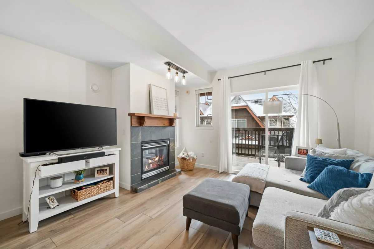 Breakfast Nook Photo of 142 2000 Panorama Drive, Port Moody, BC