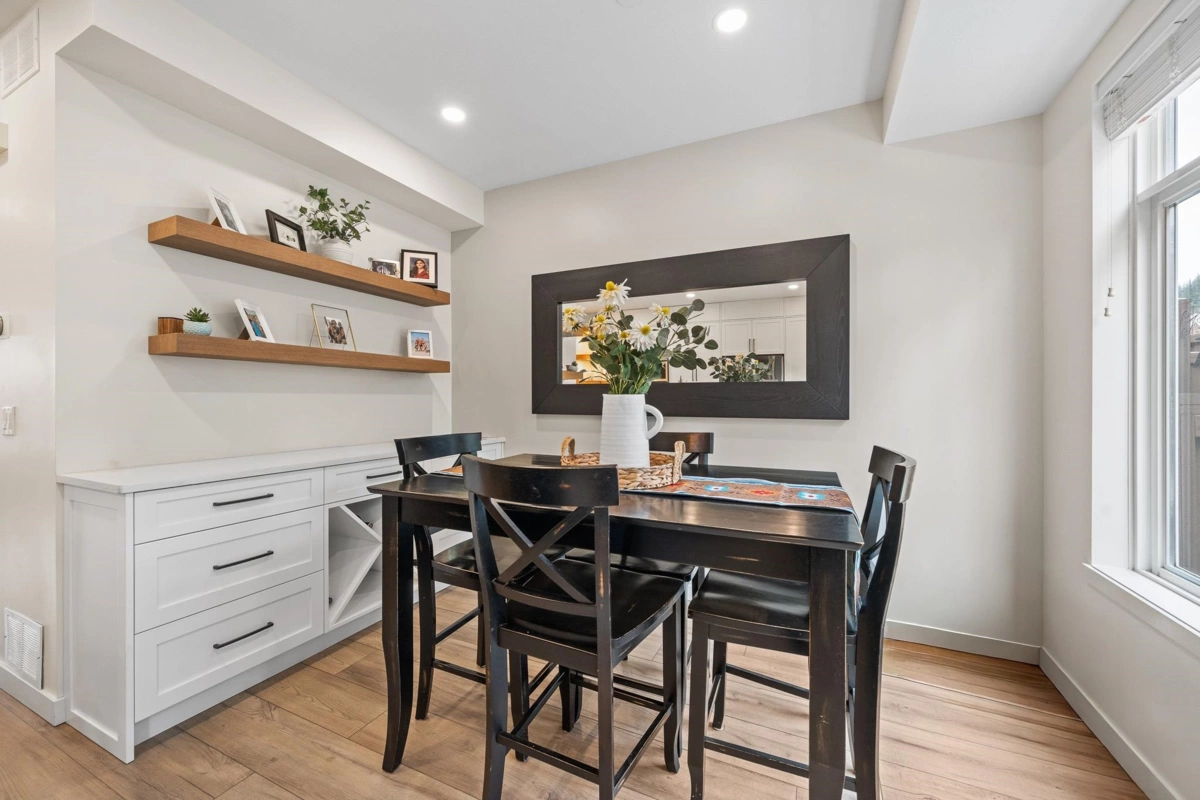 Kitchen Photo of 142 2000 Panorama Drive, Port Moody, BC