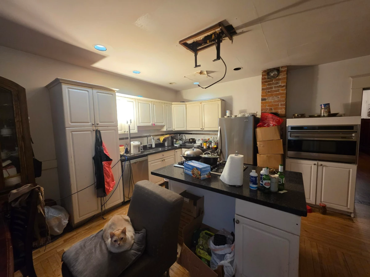 Kitchen Photo of 345 W 13th Avenue, Vancouver, BC