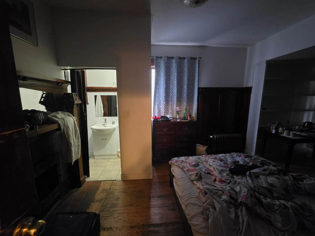 Living Room Photo of 345 W 13th Avenue, Vancouver, BC