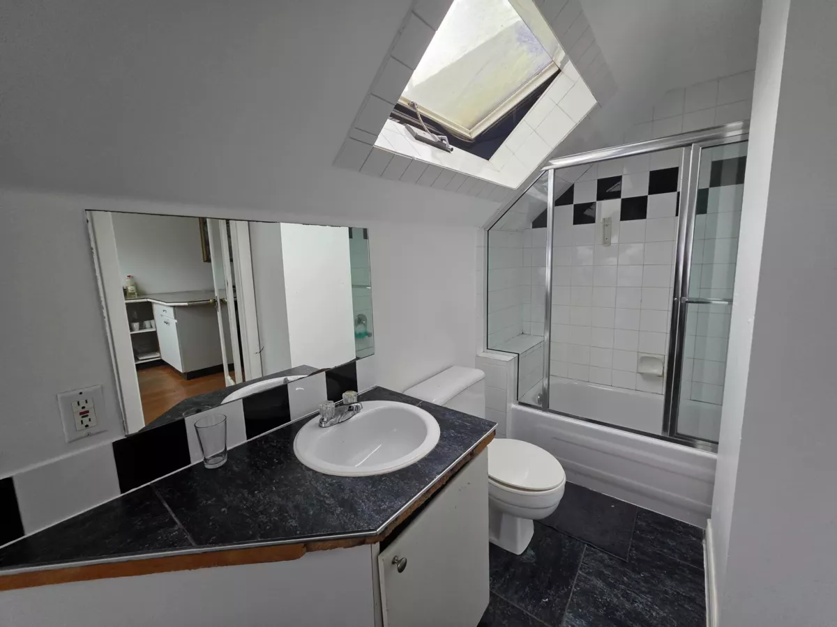 Mudroom Photo of 345 W 13th Avenue, Vancouver, BC