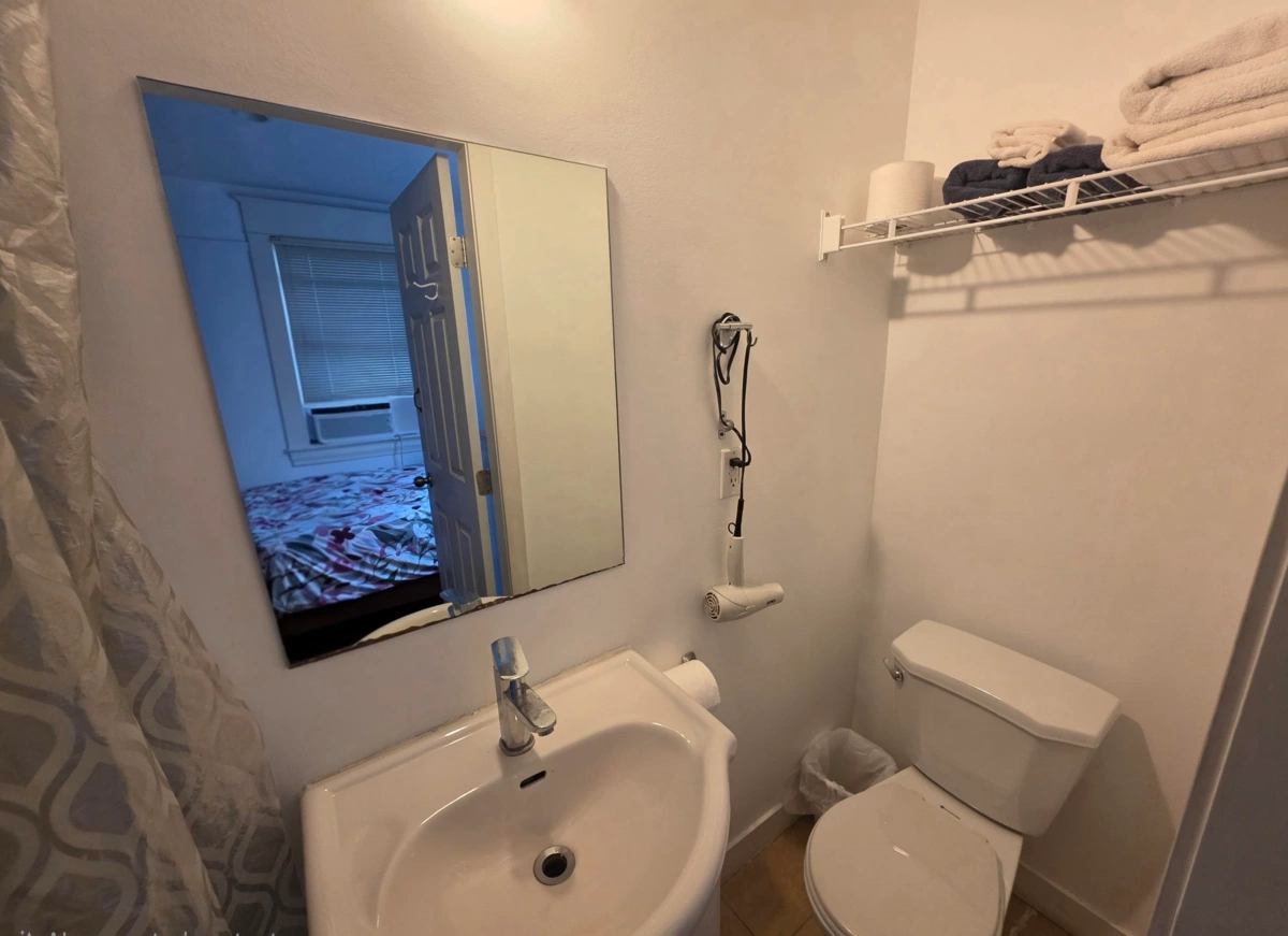 Powder Room Photo of 345 W 13th Avenue, Vancouver, BC