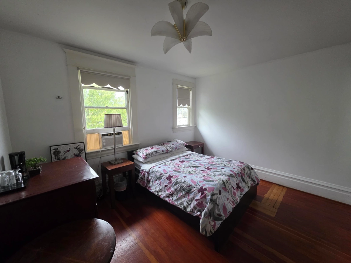 Primary Bathroom Photo of 345 W 13th Avenue, Vancouver, BC