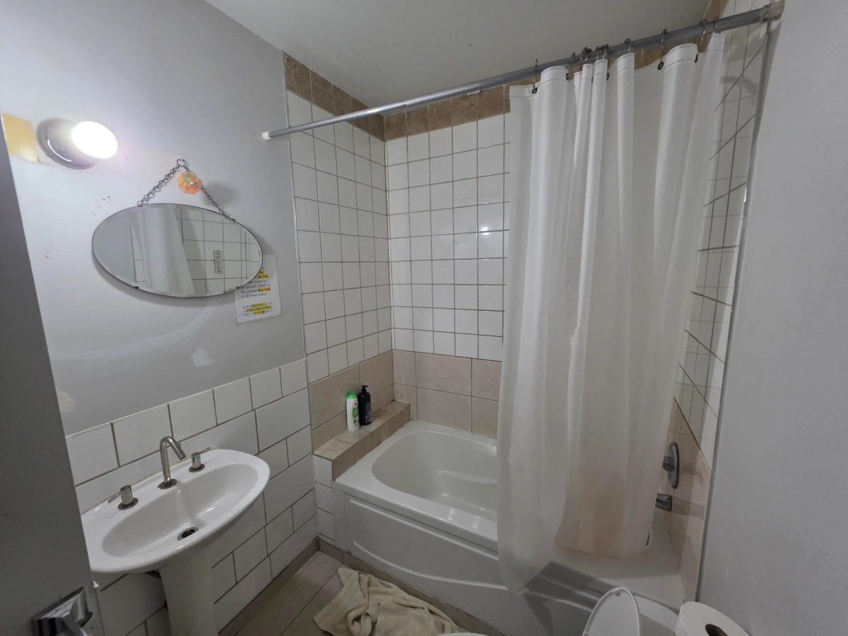 Primary Bedroom Photo of 345 W 13th Avenue, Vancouver, BC