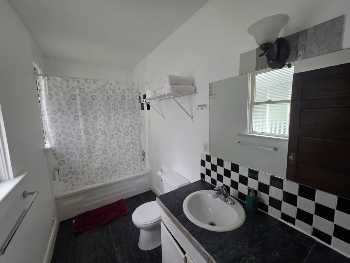 Walk-In Closet Photo of 345 W 13th Avenue, Vancouver, BC