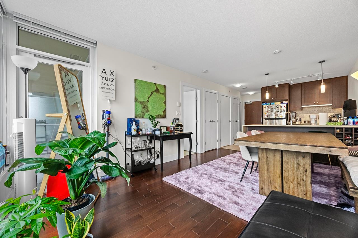 Dining Area Photo of 1502 888 Homer Street, Vancouver, BC