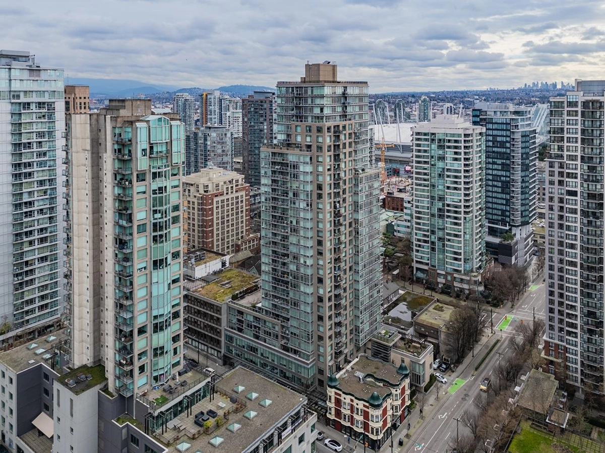 Entry Foyer Photo of 1502 888 Homer Street, Vancouver, BC