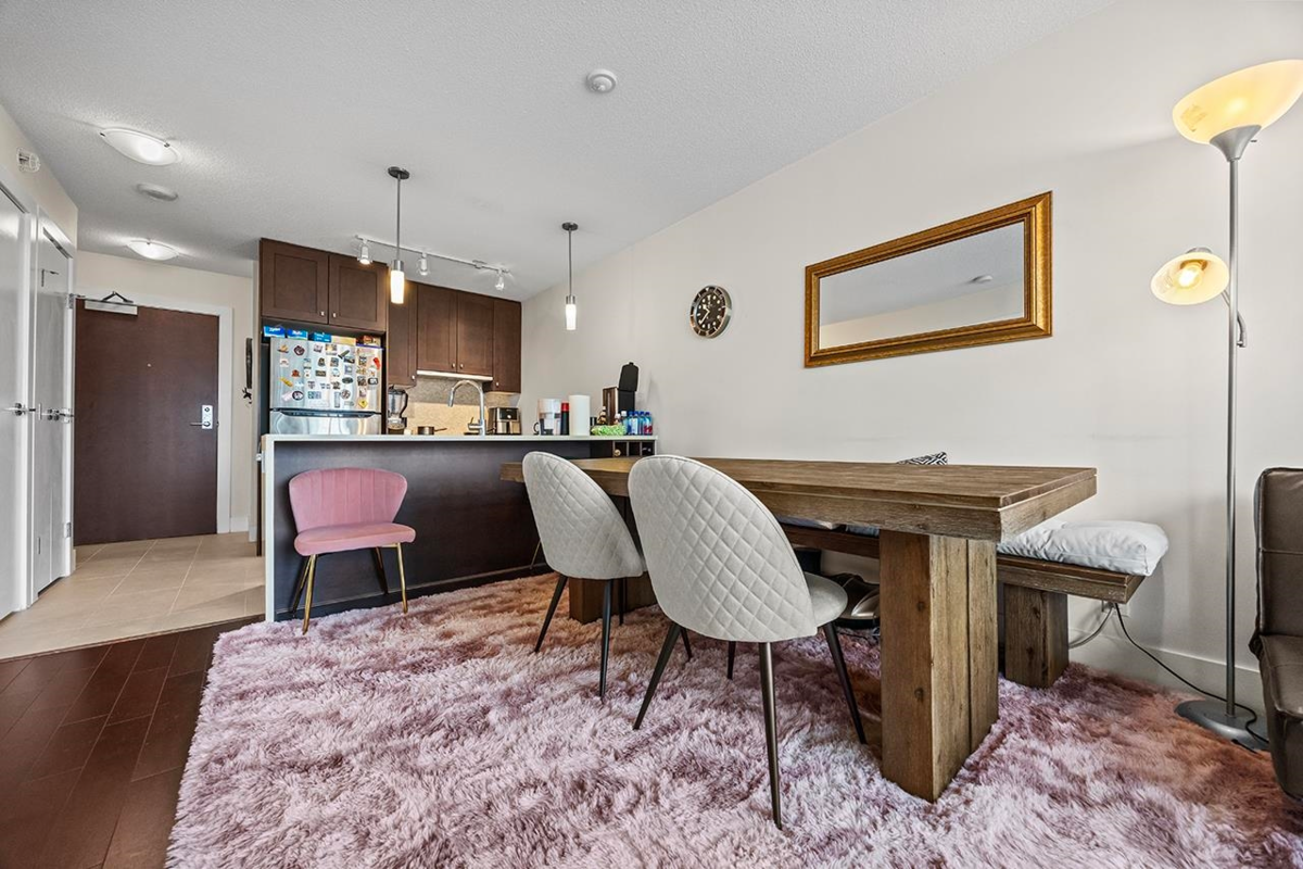 Family Room Photo of 1502 888 Homer Street, Vancouver, BC