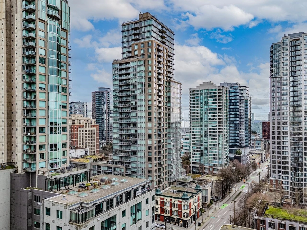 Hallway Photo of 1502 888 Homer Street, Vancouver, BC