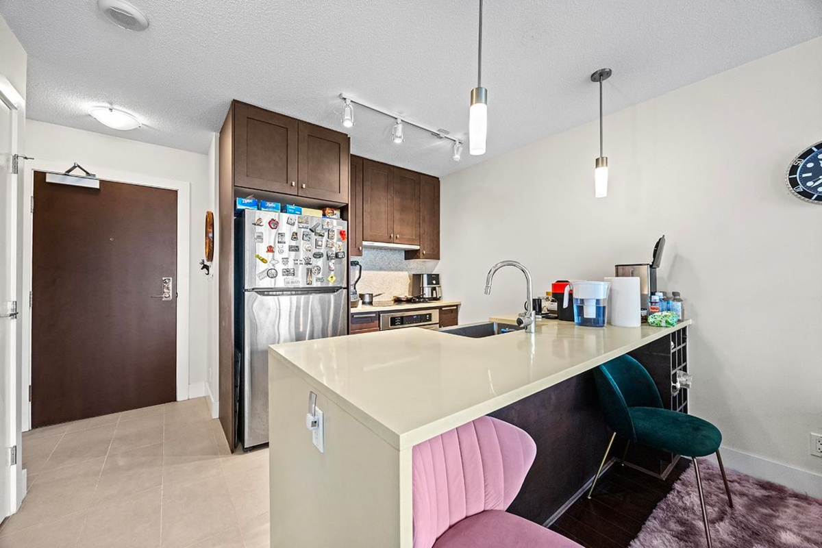 Kitchen Photo of 1502 888 Homer Street, Vancouver, BC