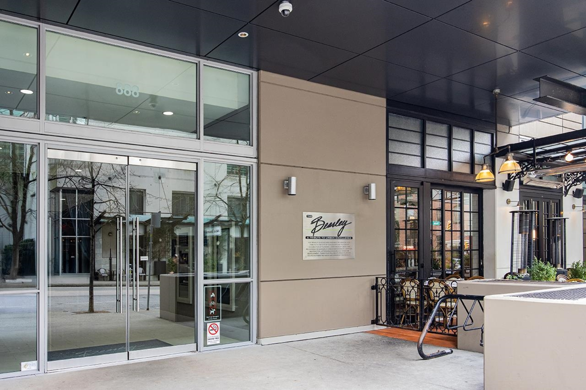 Laundry Room Photo of 1502 888 Homer Street, Vancouver, BC