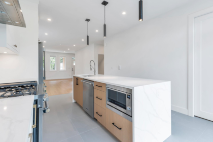 Kitchen Island Photo of 2284 Mouldstade Road, Abbotsford, BC