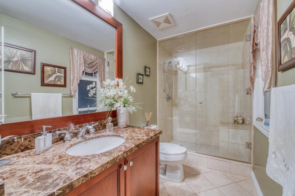 Entry Foyer Photo of 1428 W 37th Avenue, Vancouver, BC