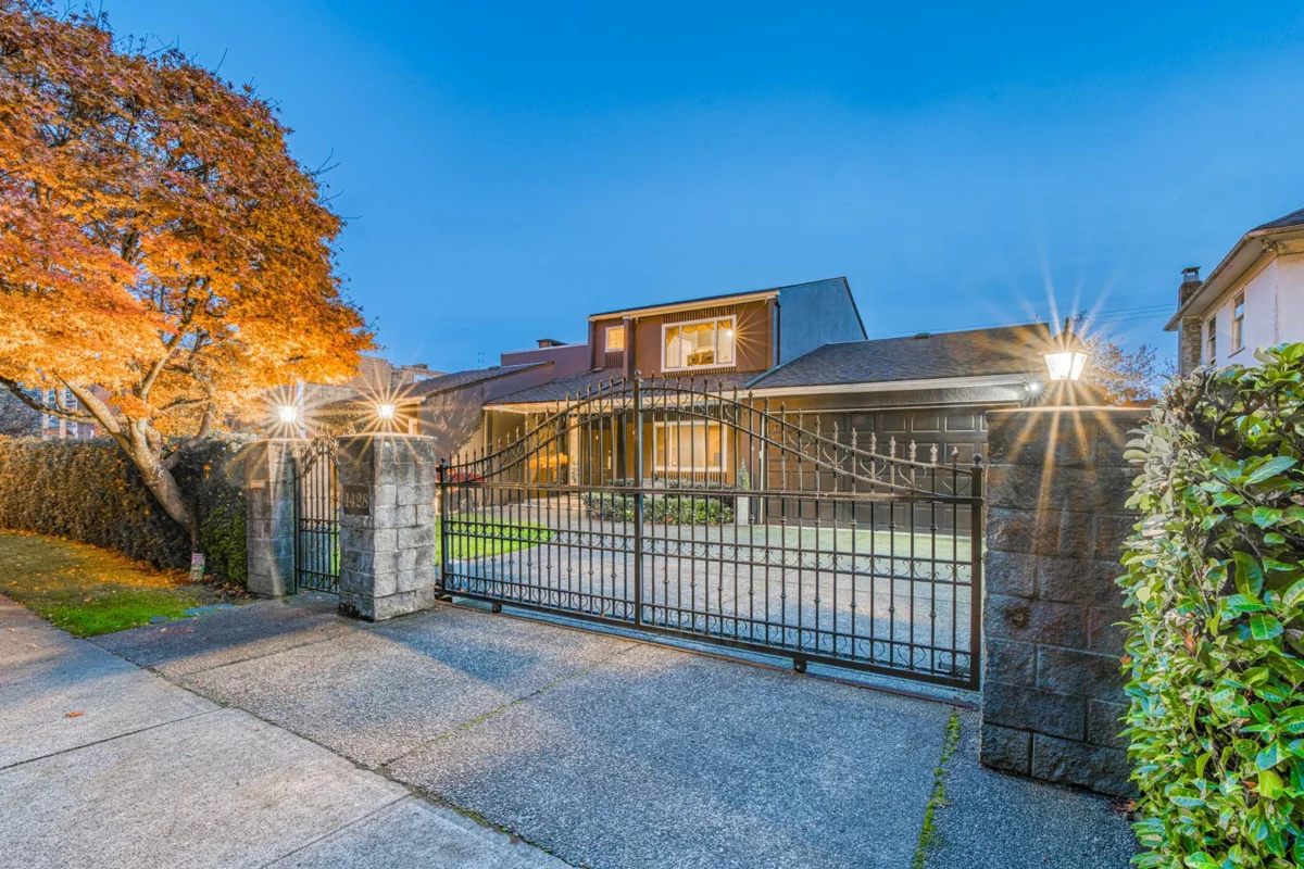 Living Room Photo of 1428 W 37th Avenue, Vancouver, BC
