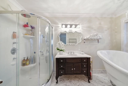 Guest Bathroom Photo of 2247 Mountain Drive, Abbotsford, BC