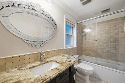 Powder Room Photo of 2247 Mountain Drive, Abbotsford, BC