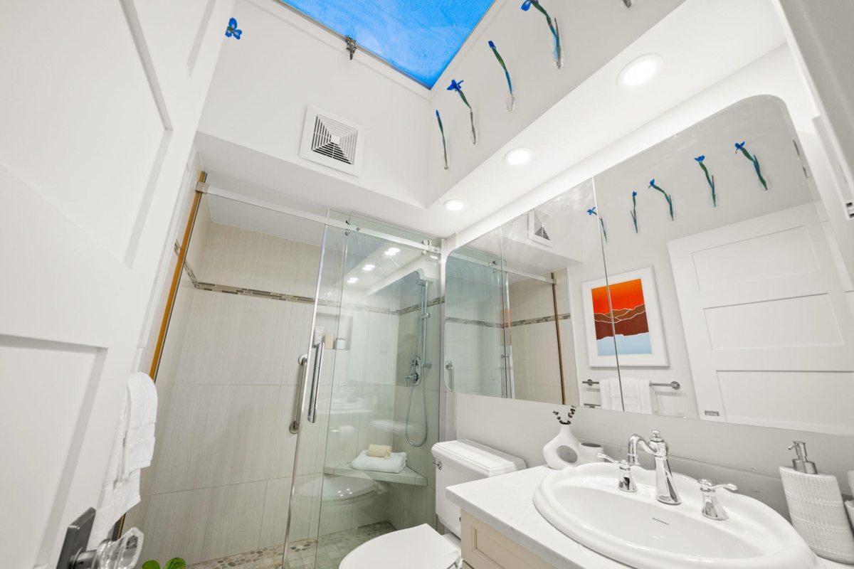 Laundry Room Photo of 409 2250 W 3rd Avenue, Vancouver, BC