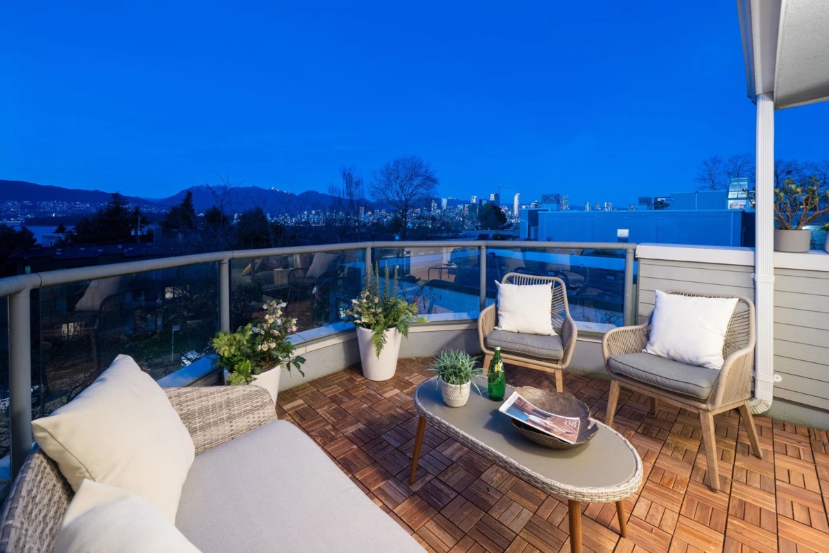 Swimming Pool Photo of 409 2250 W 3rd Avenue, Vancouver, BC