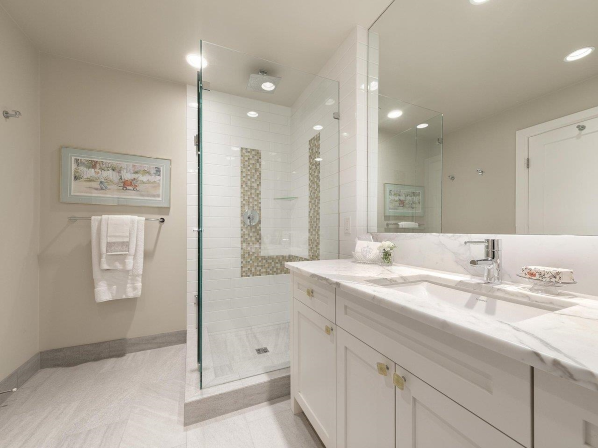 Front Yard Photo of 28 5650 Hampton Place, Vancouver, BC