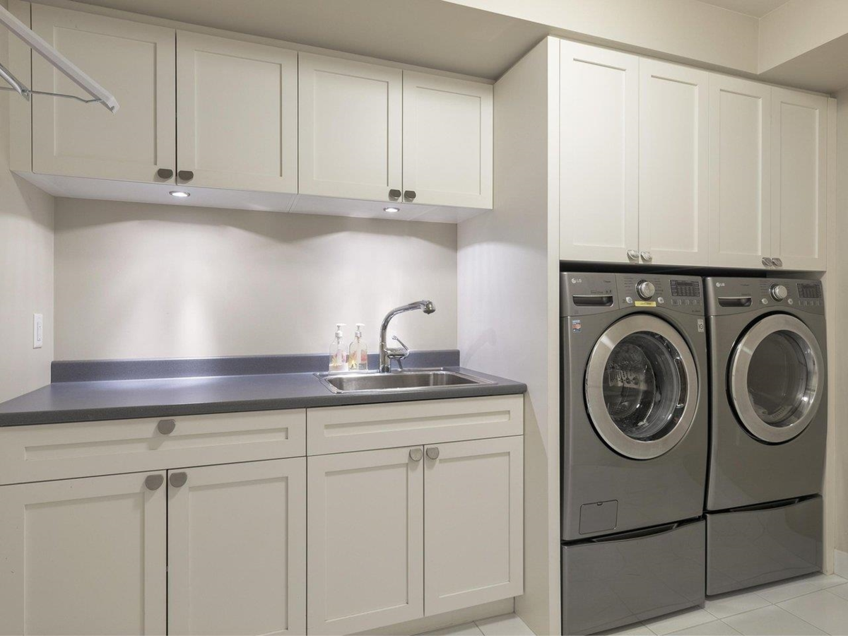 Neighborhood Park Photo Near 28 5650 Hampton Place, Vancouver, BC