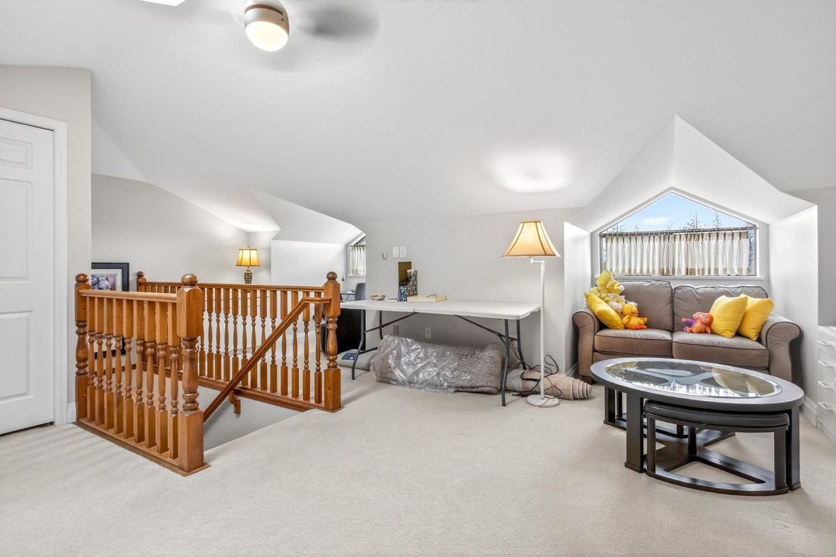 Hallway Photo of 2572 Fuchsia Place, Coquitlam, BC