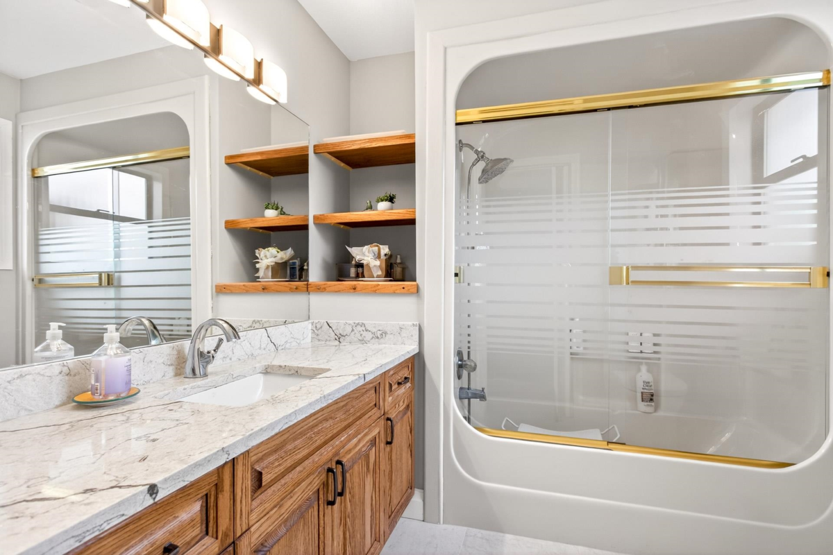 Laundry Room Photo of 2572 Fuchsia Place, Coquitlam, BC