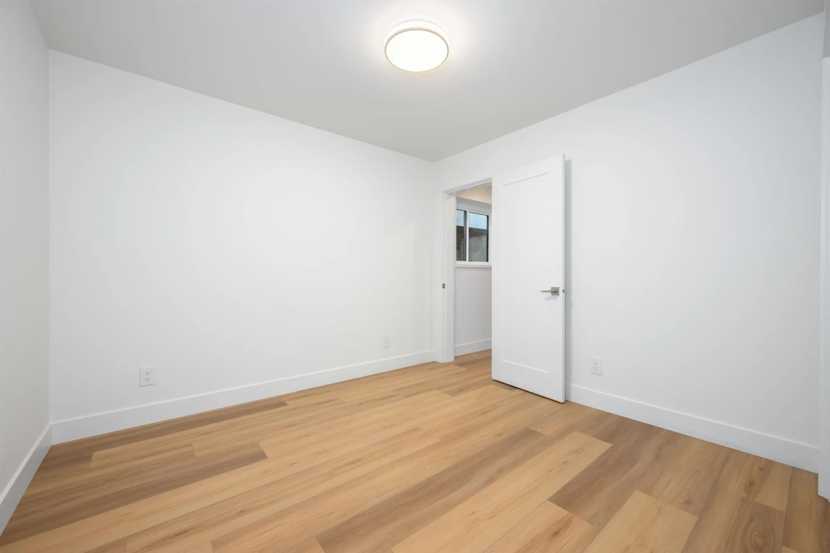 Hot Tub / Spa Photo of 1 6176 Elgin Avenue, Burnaby, BC