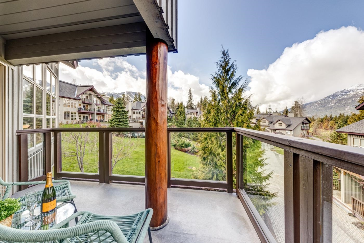 Dining Area Photo of 13 4644 Blackcomb Way, Whistler, BC