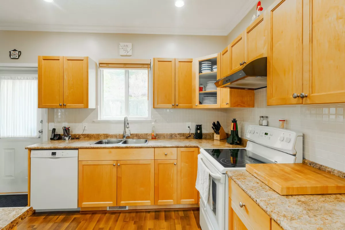 Kitchen Photo of 7875 Peytavin Place, Mission, BC