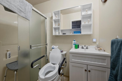 Guest Bathroom Photo of 7 18960 Advent Road, Pitt Meadows, BC