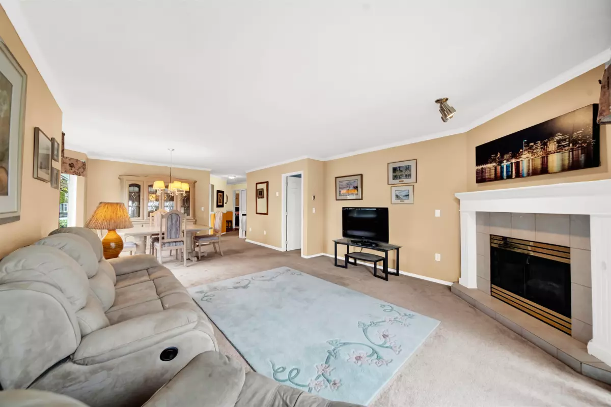 Dining Area Photo of 101 16071 82 Avenue, Surrey, BC