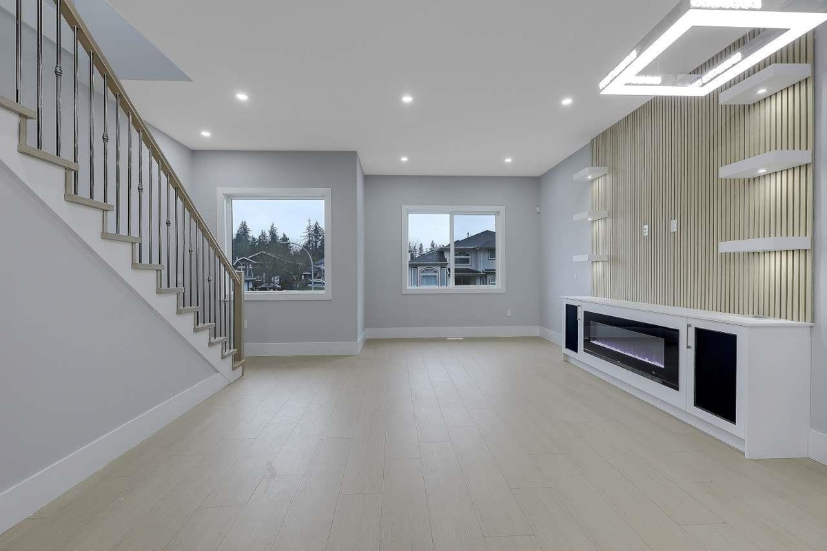 Dining Area Photo of 101 13661 59 Avenue, Surrey, BC
