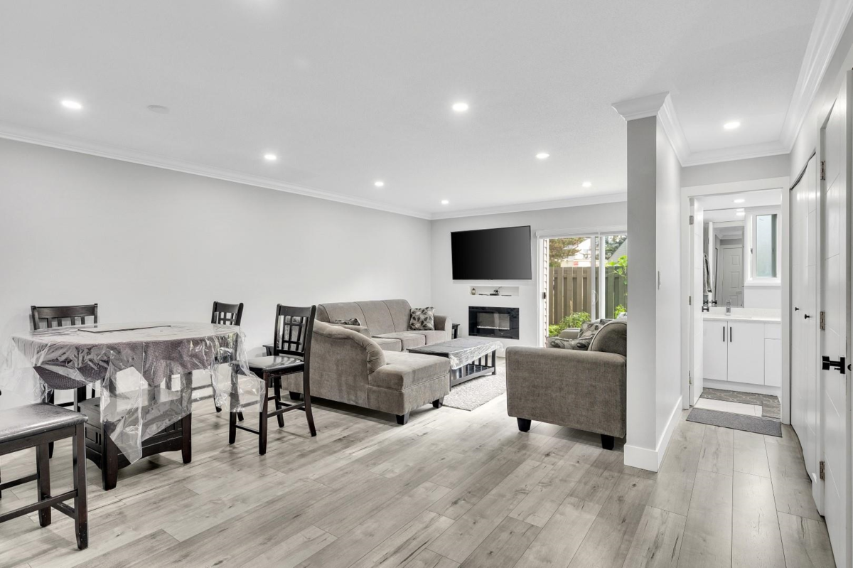 Dining Area Photo of 177 32550 Maclure Road, Abbotsford, BC