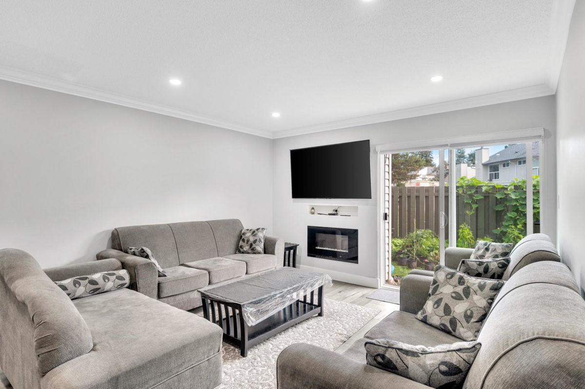 Family Room Photo of 177 32550 Maclure Road, Abbotsford, BC