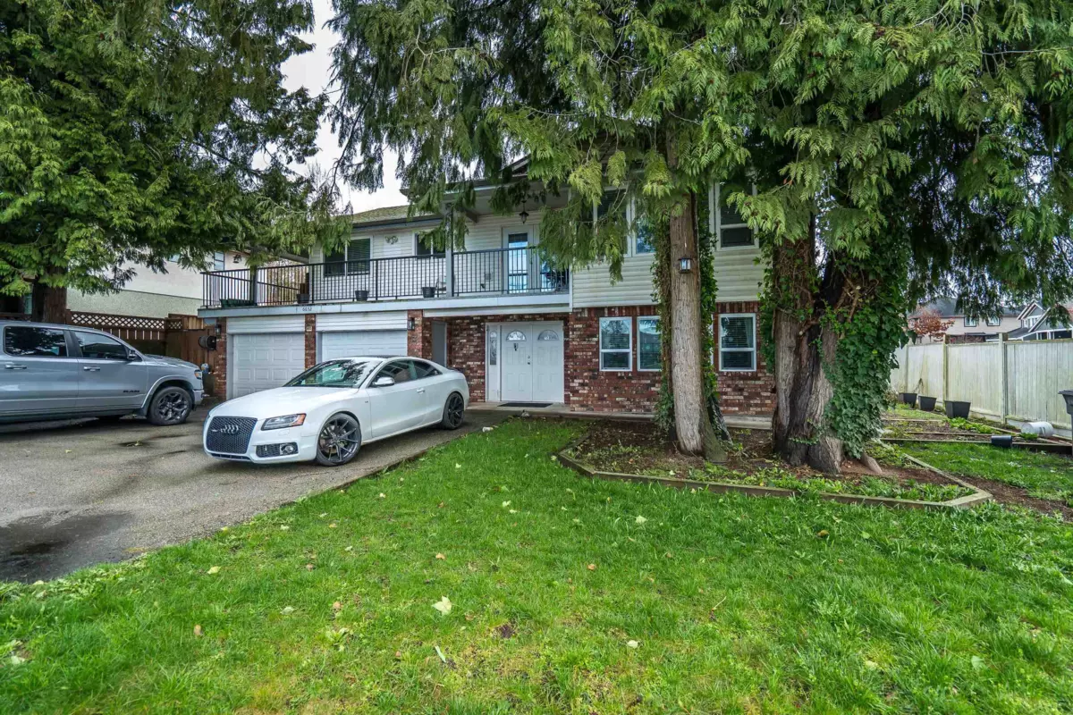 Family Room Photo of 6652 148 Street, Surrey, BC