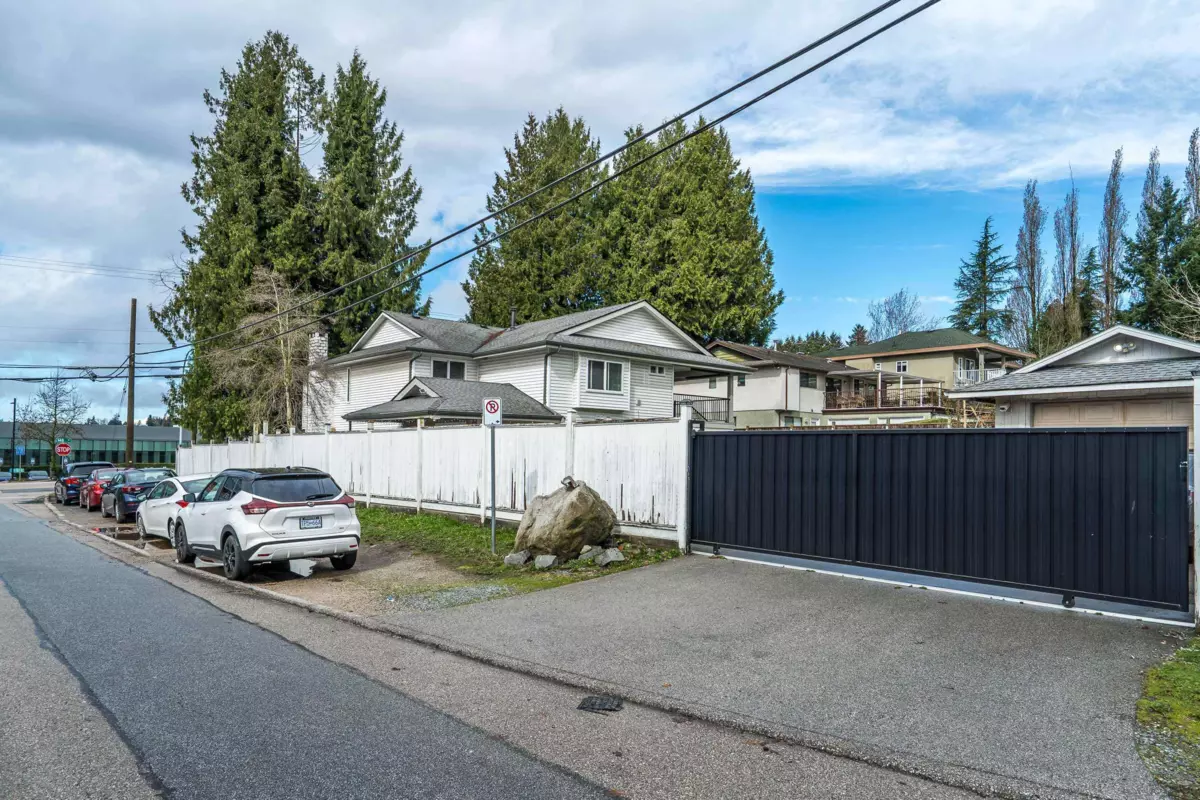 Living Room Photo of 6652 148 Street, Surrey, BC