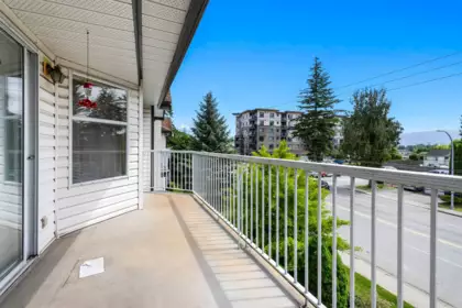 Backyard Photo of 315 33535 King Road, Abbotsford, BC