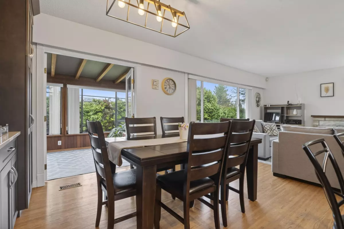 Dining Area Photo of 820 Ballantrae Court, Port Moody, BC